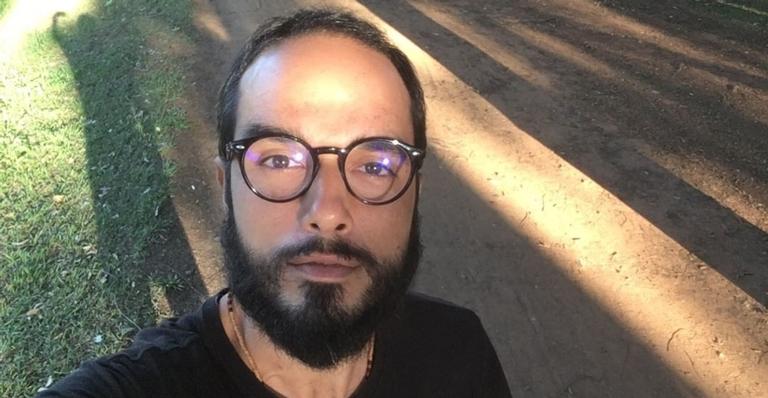Ator Leo Rosa, que está em tratamento contra o câncer, desabafa e comemora oito meses sem medicamentos