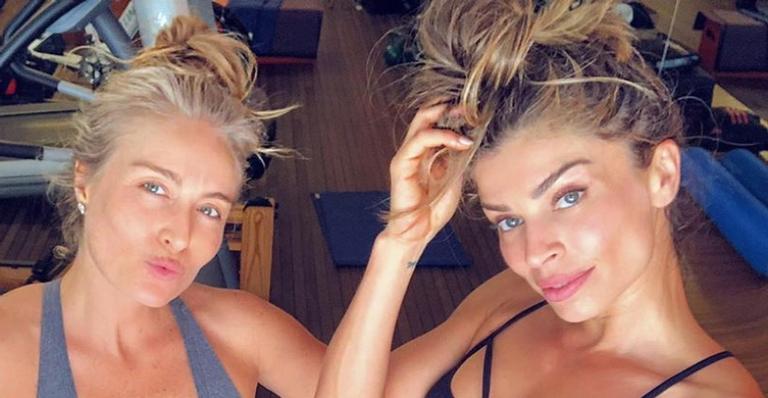 Trincadas! Angélica e Grazi Massafera exibem barrigas inacreditáveis em selfie