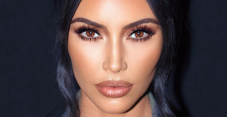 Mulher que Kim Kardashian ajudou a tirar da prisão agora é modelo de sua nova grife
