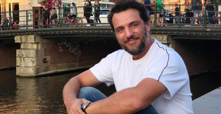 Doença faz Rodrigo Lombardi parar no hospital: ”Vamos de hospital mesmo”