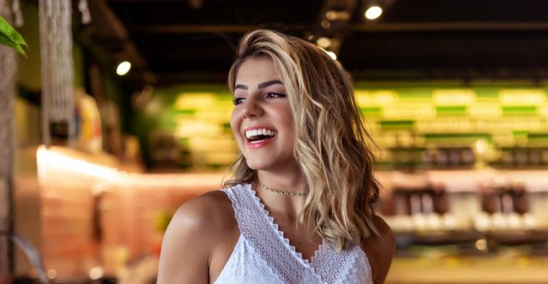 Ex-BBB Hariany Almeida abusa na transparência e deixa seguidores intrigados