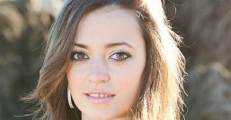 Cantora internacional morre após explosão de fogos de artifício durante apresentação 