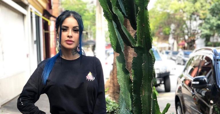Tati Zaqui posa sensual e desabafa sobre aceitação: ”Eu me amo”