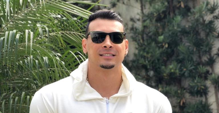 Impressionante! Ex-marido de Juju Salimeni exibe corpo com 102kg