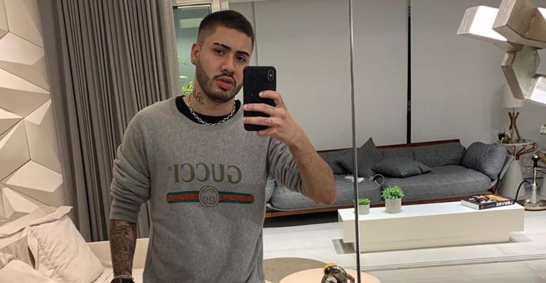 Kevinho mostra corpão e seguidores reparam no ”volume” do cantor