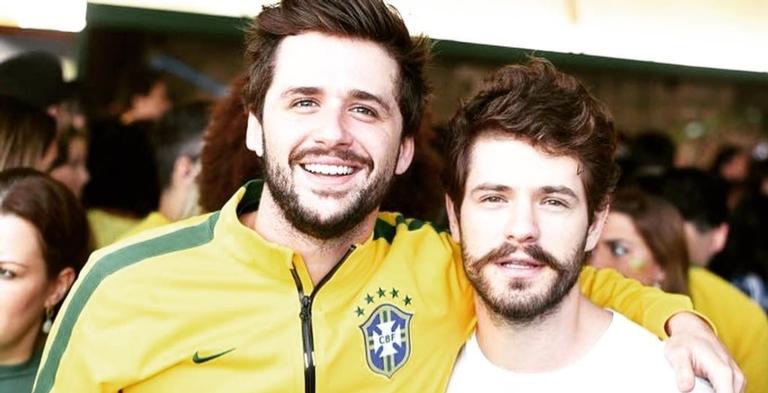 Gil Coelho se declara para Maurício Destri na web: ”O amor é lindo e puro”