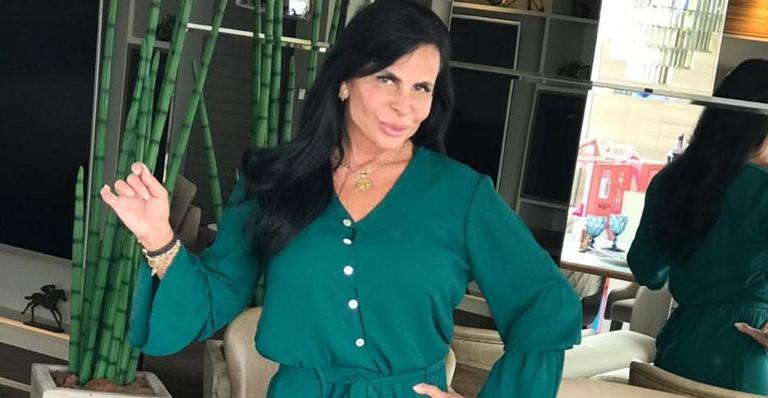 Vaidosa! Gretchen passa por novo procedimento estético nos joelhos e mostra resultado na web