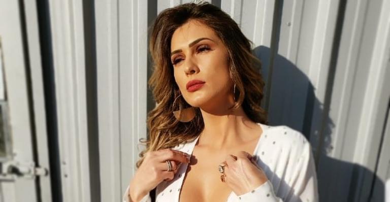 Lívia Andrade rebate seguidor que comenta sobre o fim de ”Fofocalizando”
