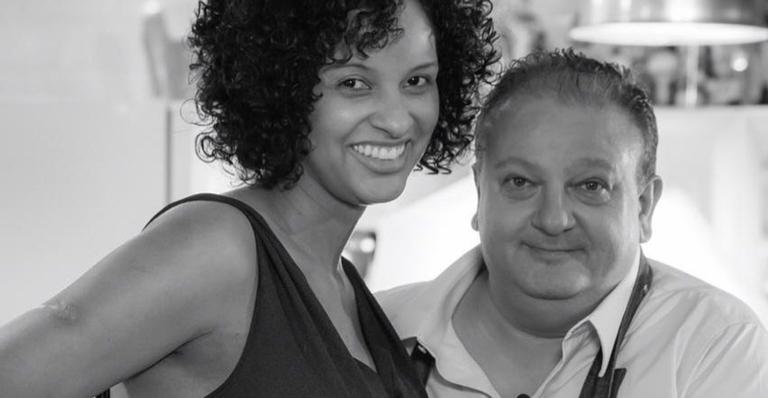 Esposa de Erick Jacquin revela fotos inéditas do batizado de seus filhos gêmeos