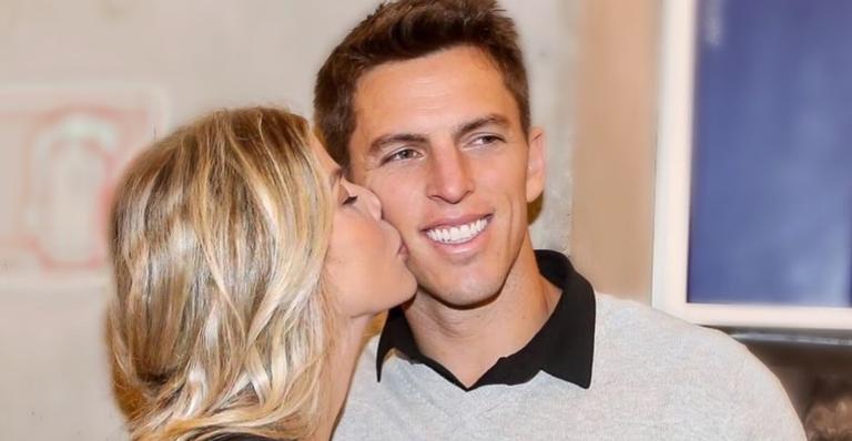 Casalzão! Amaury Nunes surge ao lado de Karina Bacchi e fãs vão à loucura