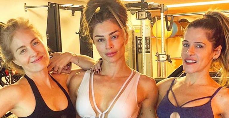 Angélica, Grazi Massafera e Ingrid Guimarães exibem barrigas chapadas em clique descontraído 