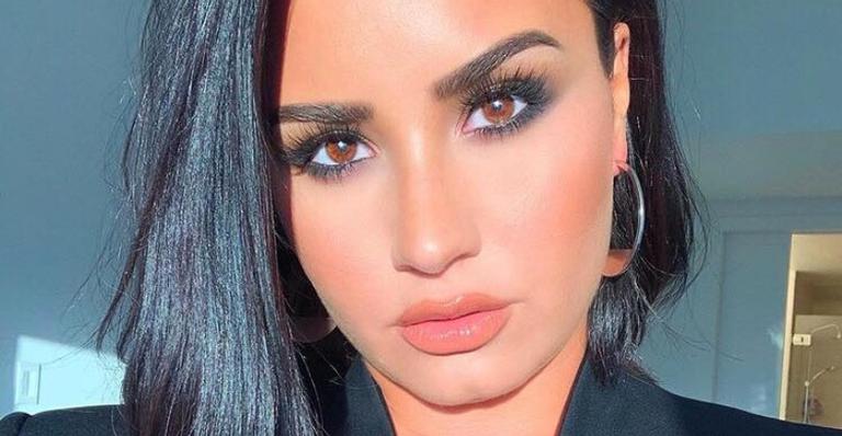 Demi Lovato posa de biquíni e exibe celulites: ”Cansada de sentir vergonha do meu corpo”