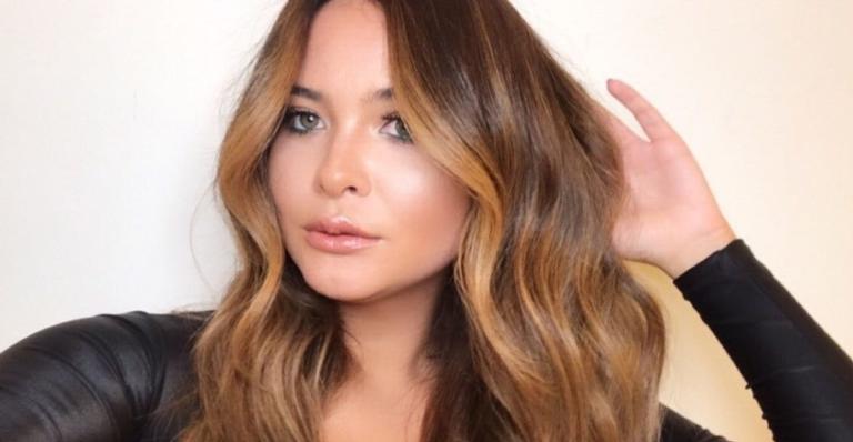 Que calor! Geisy Arruda posa de topless e biquíni fio-dental