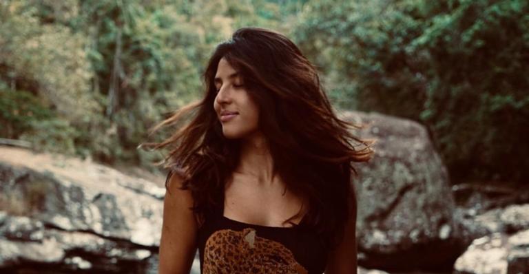 De biquíni, Yanna Lavigne impressiona seguidores com corpão