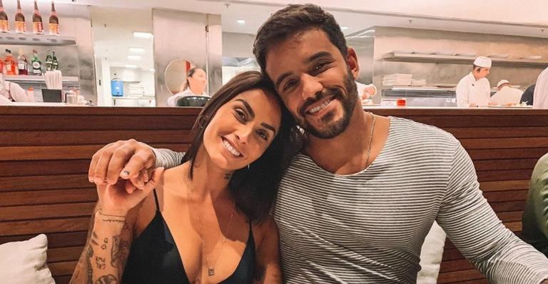 Ela disse sim! André Coelho pede Clara Maia em casamento após fim do ‘Power Couple’