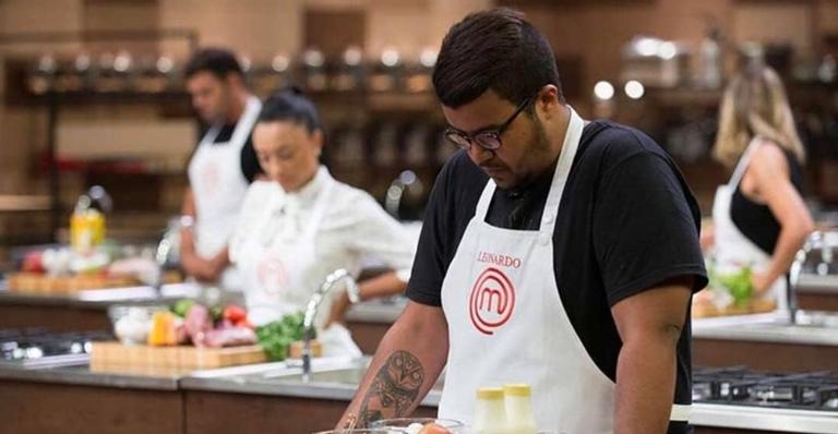 Irreconhecível! Ex-MasterChef, Léo Santos, perde 80Kg e choca fãs; confira!