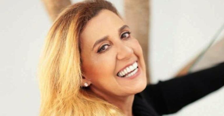 Aos 65 anos, Rita Cadillac ressurge com look ousado em parada LGBT
