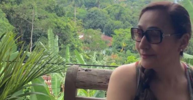 Nova contratada? Sonia Abrão posta foto em frente à CNN e chama atenção de internautas