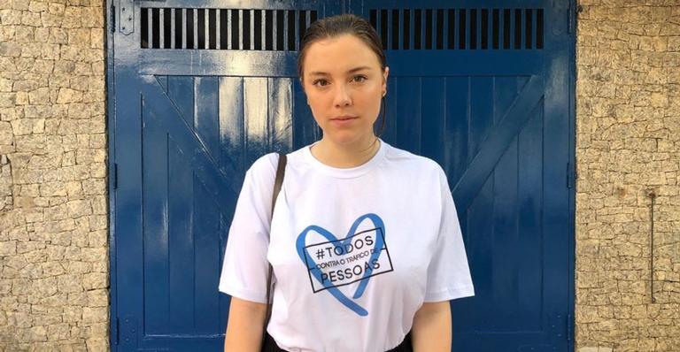Alice Wegmann aparece tomando sol e queimaduras chocam fãs: ”As dermatologistas choram”