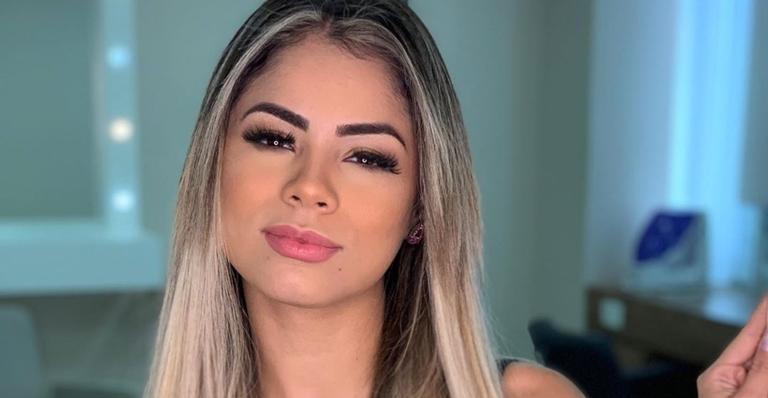 Lexa posa com shortinho largo e comemora a perda de peso com dieta de Mayra Cardi: ”Menos 7kg”