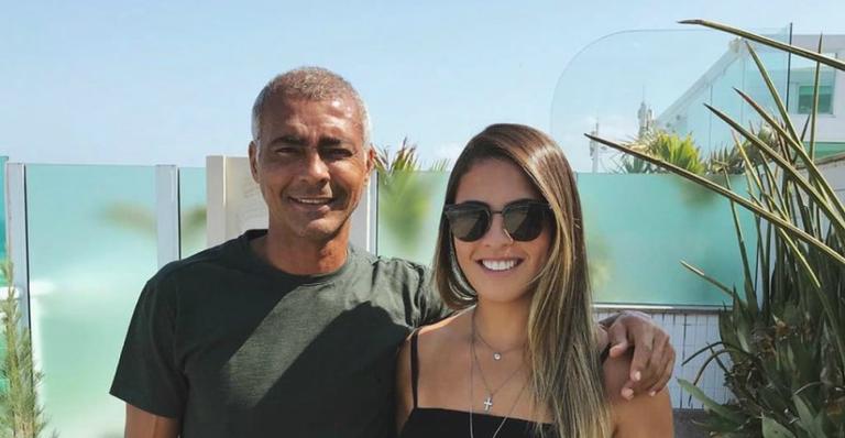 Filha gata de Romário, Danielle Favatto, exibe curvas em cachoeira