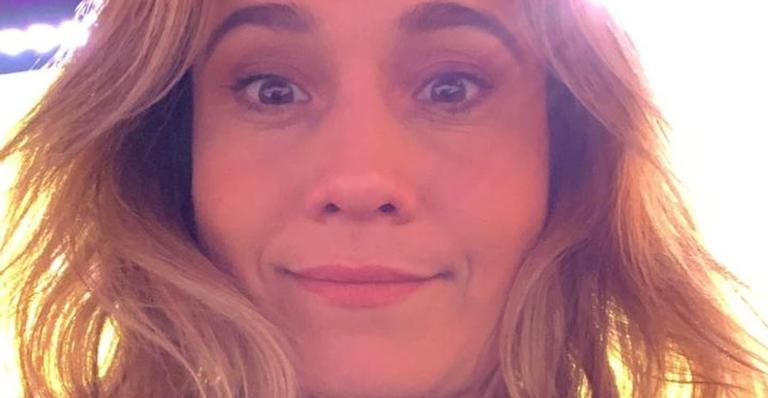 Fernanda Gentil exibe processo estético e deixa tatuagem gigante à mostra