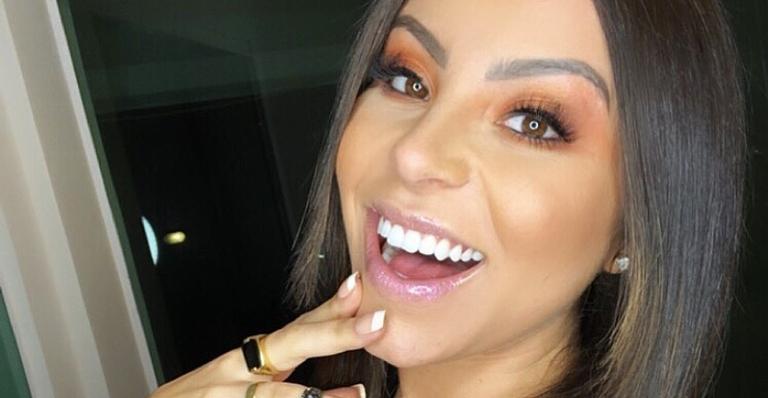 Andressa Ferreira choca fãs com tamanho da barriga e celebra: ”Explodiu”