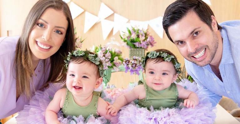 Momento fofura! Fabiana Justus comemora 7 meses das filhas gêmeas com festinha