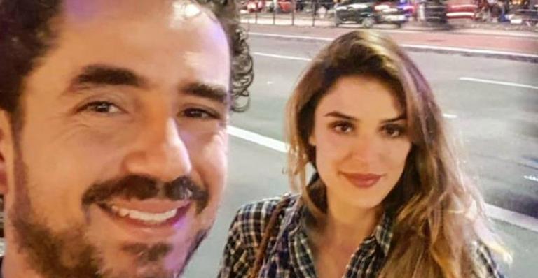 Rafa Brites ‘briga’ para pegar rosa jogada por Roberto Carlos em show. Veja!
