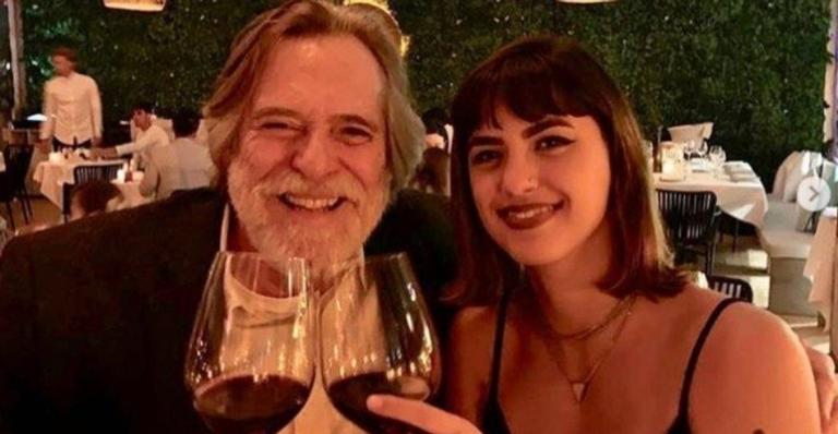 Carol Junger, namorada de José de Abreu, fala sobre possibilidade de ter filhos com o ator