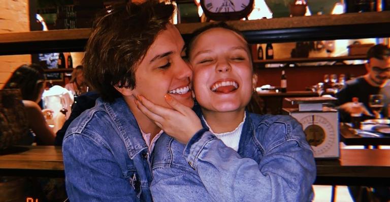 Pombinhos! Larissa Manoela faz declaração romântica no aniversário do namorado Leonardo Cidade