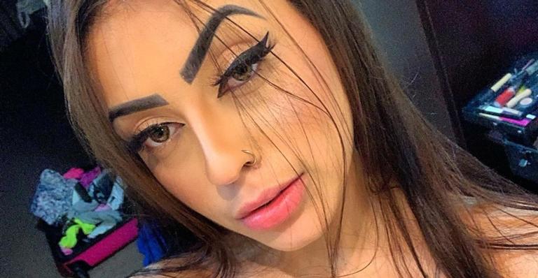 Mc Mirella ousa em look para festa à fantasia do namorado Dynho Alves