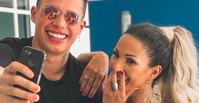 Valesca Popozuda curte noitada ao lado do filho, MC Pablinho