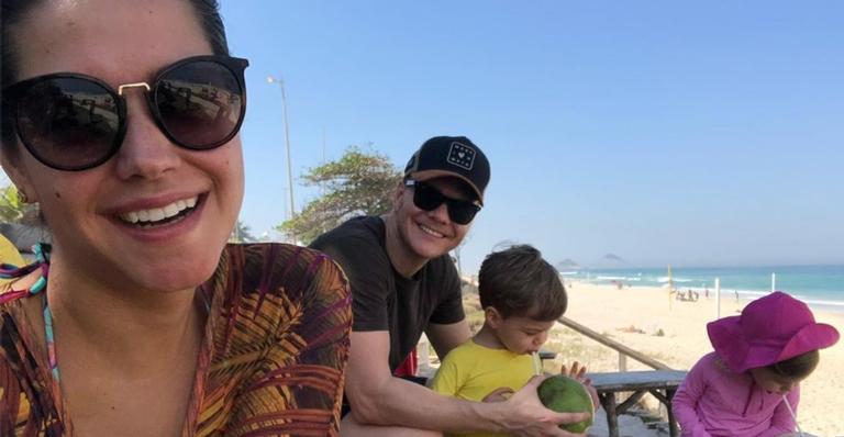 Thais Fersoza explode fofurômetro e mostra filhos com penteados iguais aos pais: ”Coração acelera”