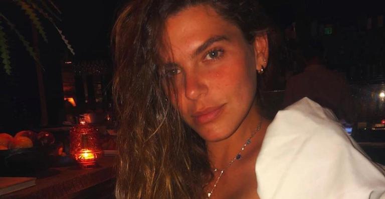 Esposa de Cauã Reymond, Mariana Goldfarb surge de biquíni e curte o dia em cachoeira; confira!