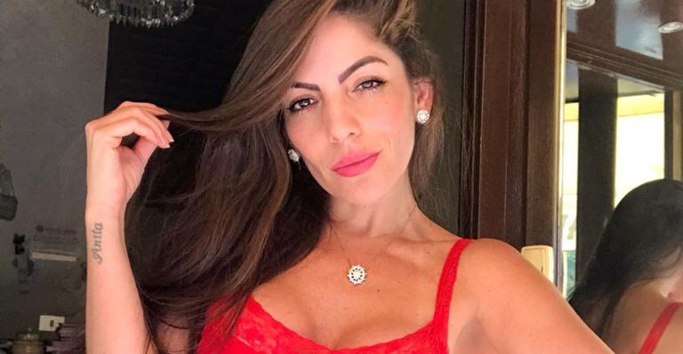 Ex-BBB Anamara surpreende web ao posar com look provocante