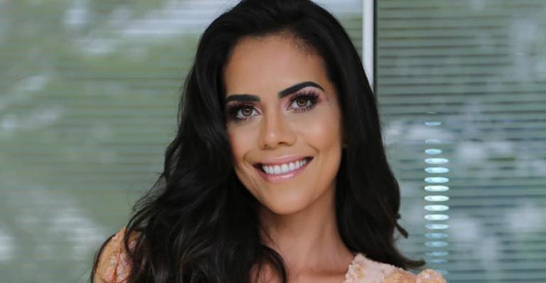 Daniela Albuquerque encanta após surgir vestida igual as filhas