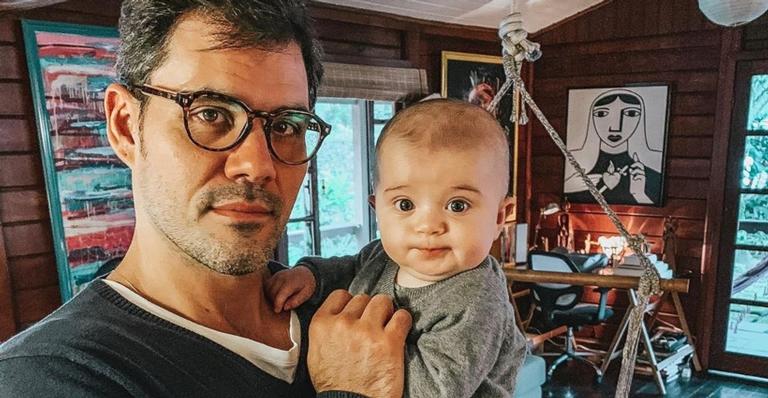 Juliano Cazarré celebra o batizado do filho caçula, Gaspar: ”Um dia abençoado”