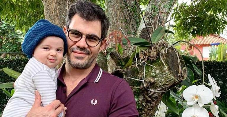 Juliano Cazarré posta clique inédito do batizado do filho caçula