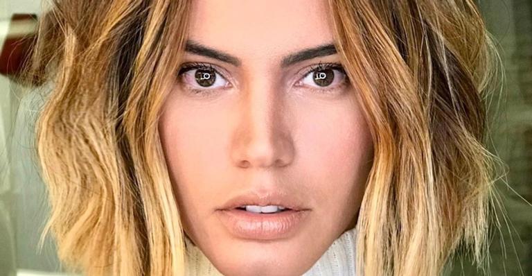 De visual novo, Letícia Lima faz carão ao dar bom dia para seus seguidores: ”Personagem”