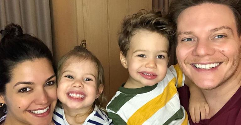 Com 2 anos, filho de Michel Teló tem reação fofíssima ao ver a mãe, Thais Fersoza, no ‘Mais Você’