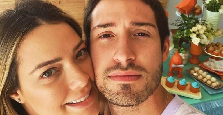 Show de fofura! Vinícius Martinez, esposo de Carol Dantas, compartilha primeiro registro 3×4 do filho do casal