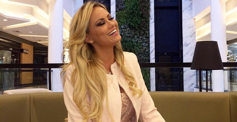 Ellen Rocche abre o jogo sobre possível cirurgia plástica e revela características pessoais