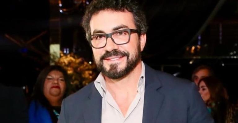 É ou não é? De acordo com o jornal Extra, Padre Fábio de Melo está rindo de foto polêmica