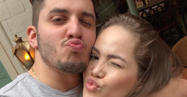 Jonas Esticado esclarece rumores sobre fim do casamento com Hérica de Oliveira