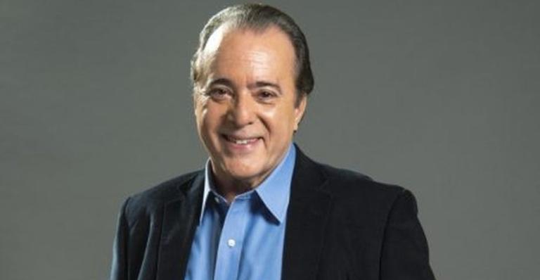 Sorridente, Tony Ramos é flagrado ao lado da esposa, Lidiane, em Shopping do Rio de Janeiro