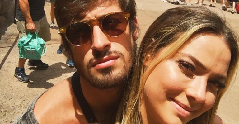 Vinicius Martinez revela foto inédita do nascimento de seu filho com Carol Dantas: ”Momento Único”