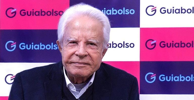 Cid Moreira revela estado atual após preocupação com a saúde e faz declaração à amigo de infância: ”Eu sou seu fã”