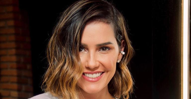 De platinada a morena iluminada! Confira 5 cabelos diferentes que Deborah Secco já usou só em 2019