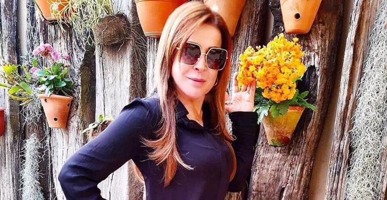 No clima da primavera, Zilu Camargo aposta em look elegante e colorido; confira!